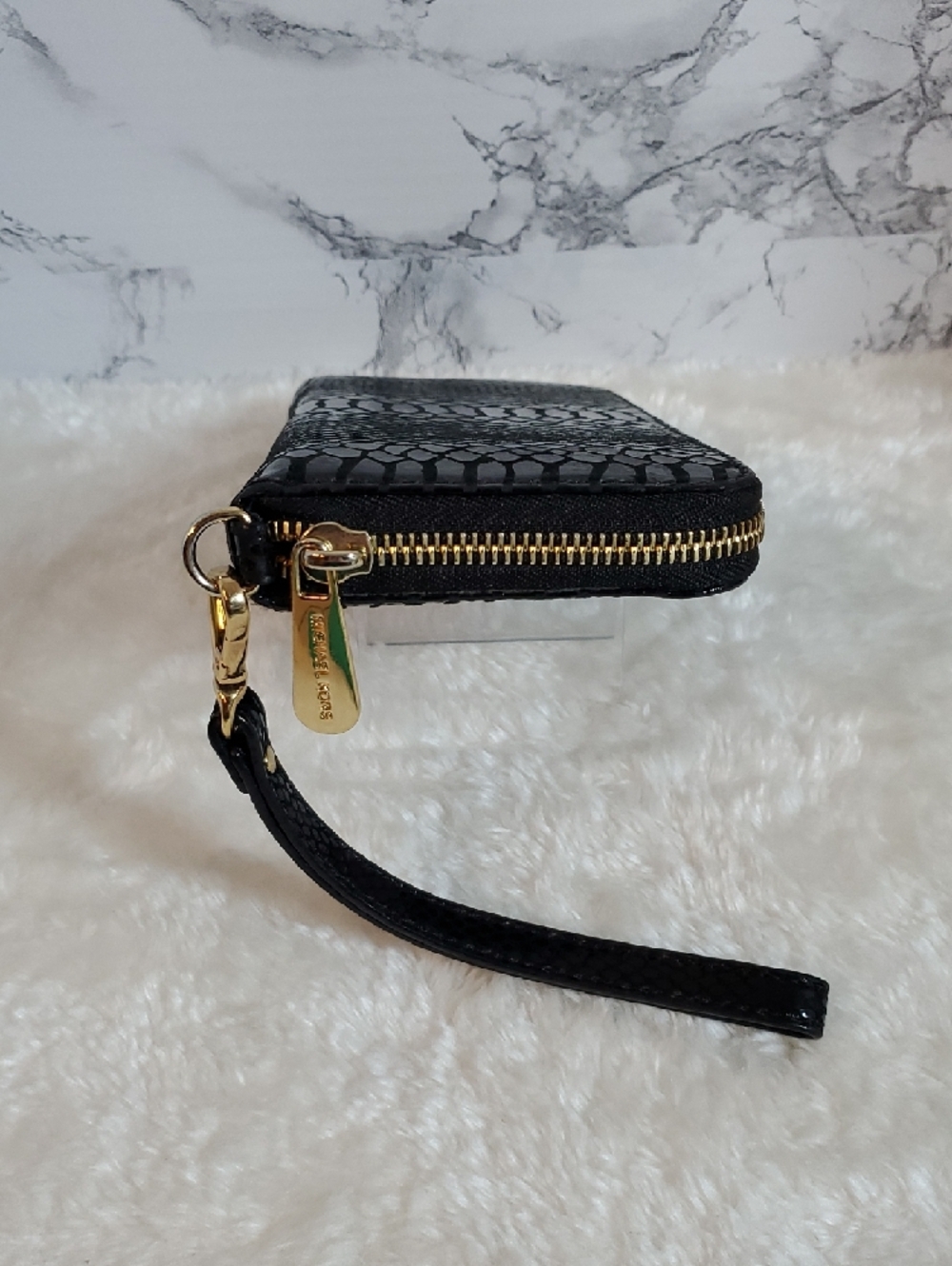 Michael Kors Black Patent Python Embossed Wristlet Wallet with Gold Plaque EUC - Picture 4 of 9